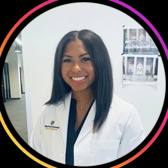 @nellyslife.med Instagram & TikTok Pre-Med Social Media Influencer