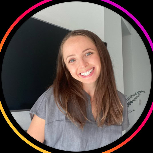 @vikismedjourney Instagram pre-med social media influencer